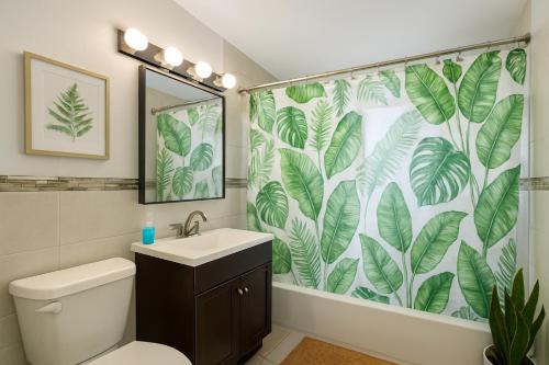 Koupelna v ubytování 2 BR Apt|15 Min to NYC|Book Today