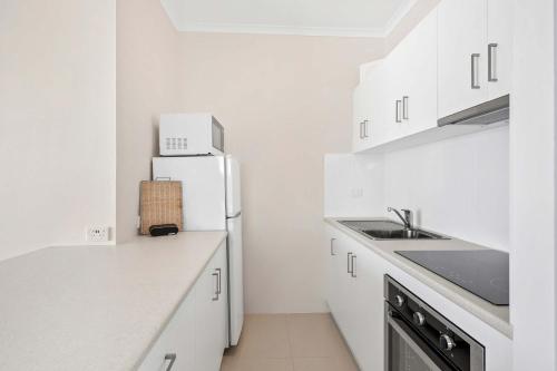 Η κουζίνα ή μικρή κουζίνα στο Ocean View Apartment 27