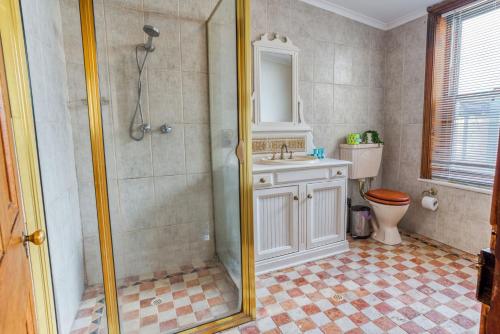 Ένα μπάνιο στο The Early Camilleri Residence