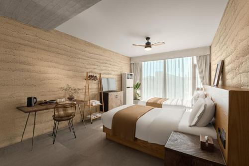 Postel nebo postele na pokoji v ubytování Dali Wuwei Puruohaijing Hotel大理无为普若海景酒店