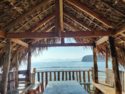 Una vista del océano desde una choza de paja en Glenmark's Homestay New Oceanview Rooms, en Pagudpud