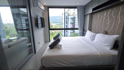 Ένα ή περισσότερα κρεβάτια σε δωμάτιο στο CityGate Condo in Magnificent Kamala Beach