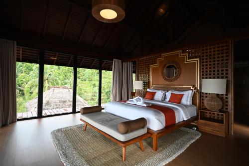 Postel nebo postele na pokoji v ubytování Meadow Hills Villas by Mahaprana