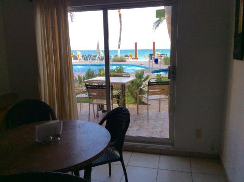 a room with a table and chairs and a view of the ocean at Suites Atlas - Ocean Front in Bucerías