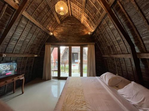 Ένα ή περισσότερα κρεβάτια σε δωμάτιο στο Oemah Teduh