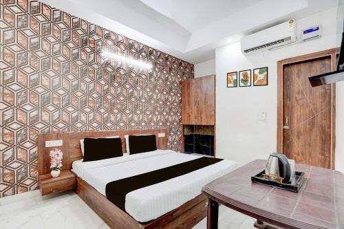 Μια τηλεόραση ή/και κέντρο ψυχαγωγίας στο Collection O Palwal-Aligarh Crossway Formerly Hotel Kadamb