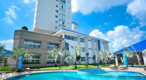 Bazén v ubytování Mekong My Tho Hotel nebo v jeho okolí