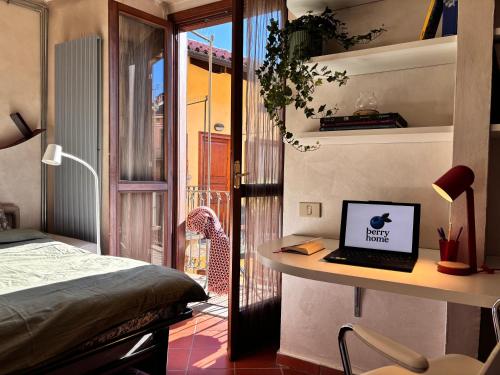 Ένα ή περισσότερα κρεβάτια σε δωμάτιο στο Berry Home - Biella Duomo