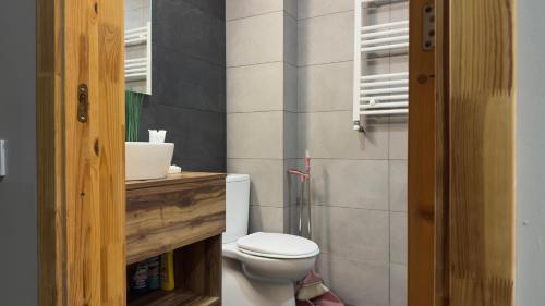 Ένα μπάνιο στο Didveli Gallery Bakuriani B202 დიდველი გალერეა ბაკურიანი B202