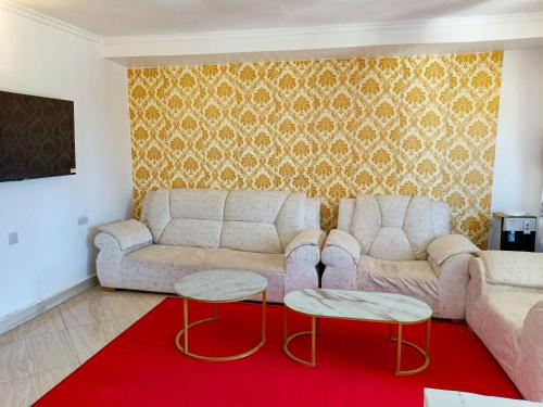 Posezení v ubytování Camp Flo Eldoret -Homely Comfort in a Private Compound