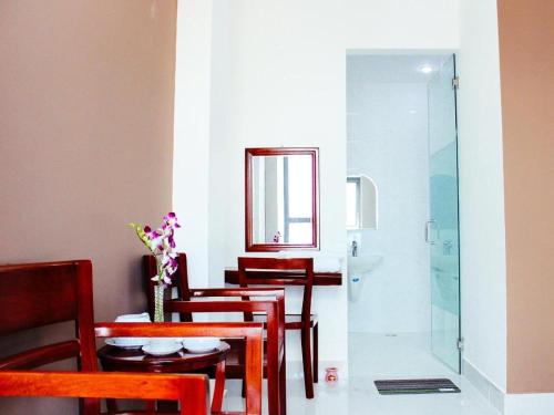 Ένα μπάνιο στο Mi Linh Hotel