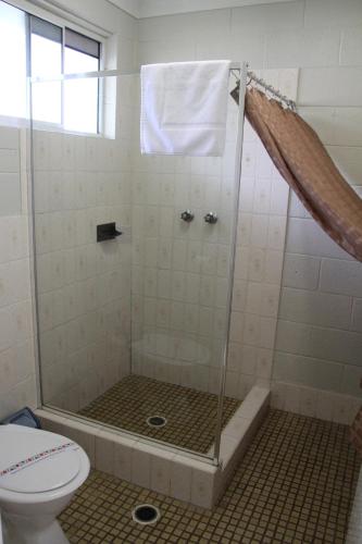 Bilik mandi di Central Coast Motel