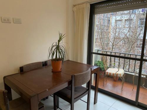 Μπαλκόνι ή βεράντα στο santiago del estero y Bolívar 6 personas acepto jóvenes con seña