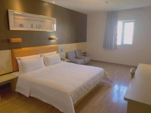 Ένα ή περισσότερα κρεβάτια σε δωμάτιο στο 7 Days Premium Guangzhou Zengcheng Xintang Light Railway Station