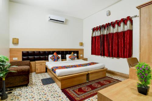 Ένα ή περισσότερα κρεβάτια σε δωμάτιο στο FabHotel A2