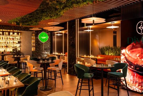 อาหารที่มีในโรงแรมหรือบริเวณใกล้เคียง