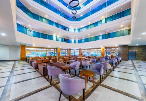 Ruang duduk di Ramada Resort Side