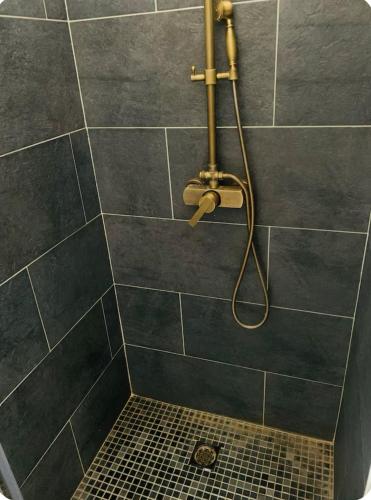 Koupelna v ubytování Studio 30m2 proche Aeroport dans Lotissment calme