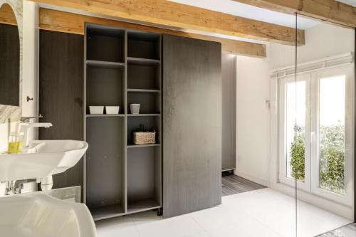 Ένα μπάνιο στο Séjour de luxe sur les collines niçoises