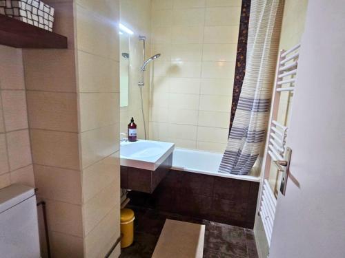 Et badeværelse på Arlo - proche plage du Penon