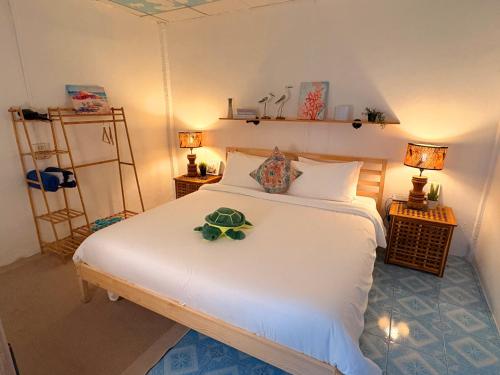 En eller flere senge i et værelse på Coral Cottage Beach House @ Phang Nga