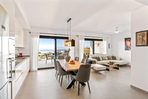 Domillion Sunrise 2bdr 2bath Gibraltar view