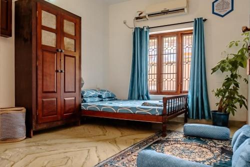 Postel nebo postele na pokoji v ubytování 3 Bedrooms ELements from Hexa Stays