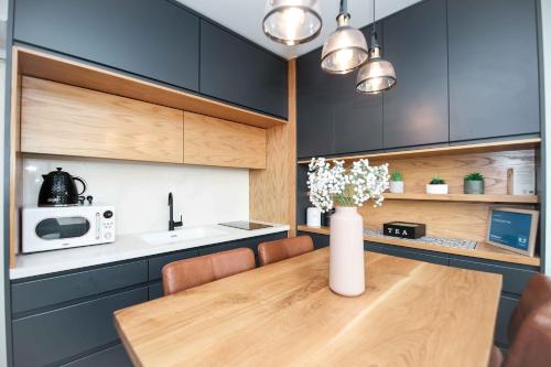 מול הים בקיסריה1