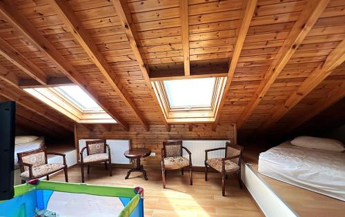 Ένα ή περισσότερα κρεβάτια σε δωμάτιο στο KYPEROUNTA HEIGHTs