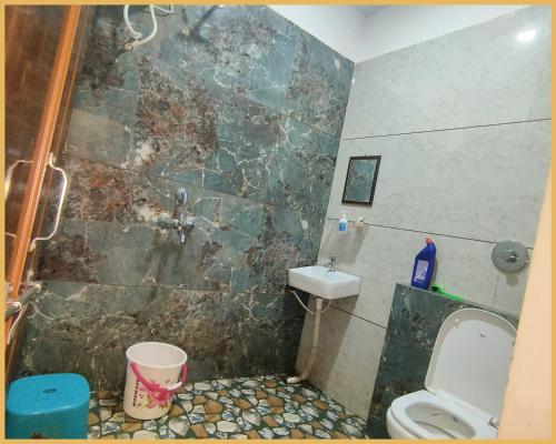 a bathroom with a toilet and a sink at Hotel Shree- Nidhi Premium comfort # Stay Near Mahakaleshwar Jyotirlinga # Railway Station # Free Wi-Fi And Parking Service - Best Hotel In Ujjain in Ujjain