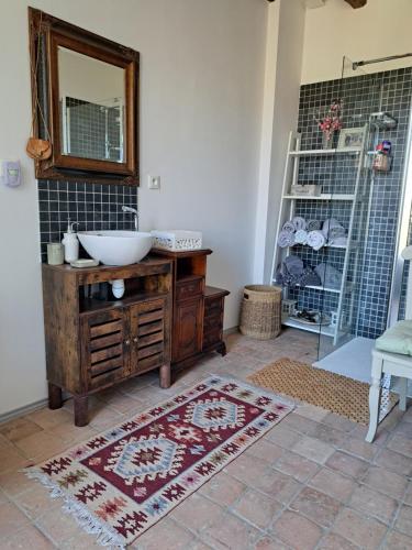a bathroom with a sink and a mirror at Chambres d'Hôtes L'Ecu in Preuilly-sur-Claise