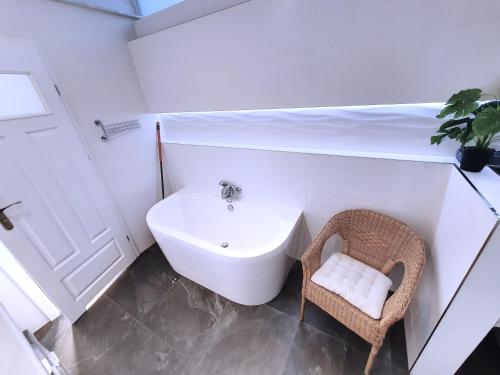 Koupelna v ubytování Willa Barona Przy Termach Cieplickich