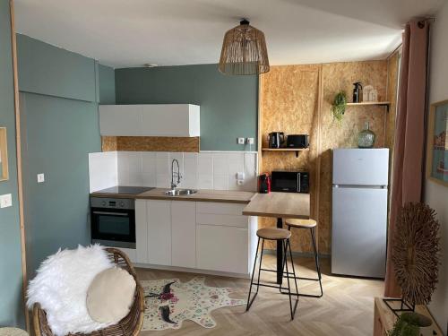 Cucina o angolo cottura di .Surfin' La Chaume.