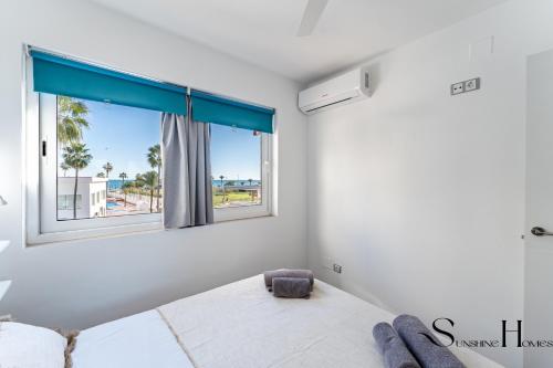 Beach Stay with Terrace & Sea View REF050