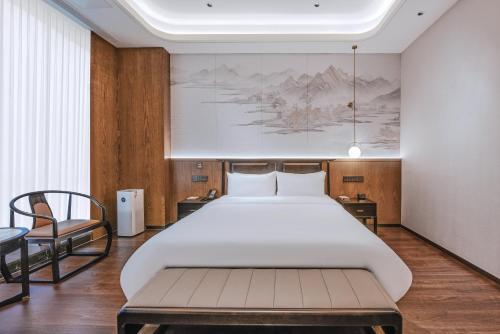 Una cama o camas en una habitación de Novotel Jinan Airport