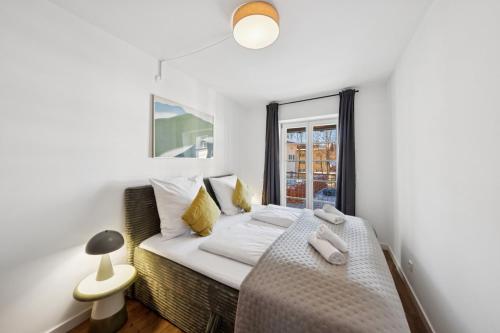 a bedroom with a bed with a window at Casa Tantris zentral und modern mitten in Gmund in Gmund am Tegernsee