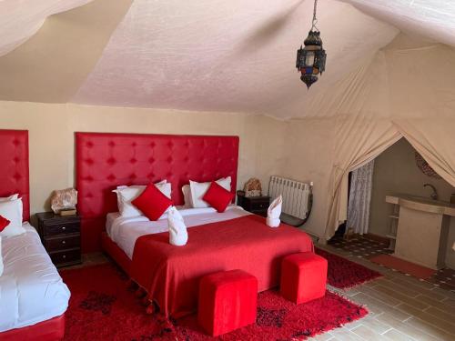 Ένα ή περισσότερα κρεβάτια σε δωμάτιο στο Merzouga Polaris Camp