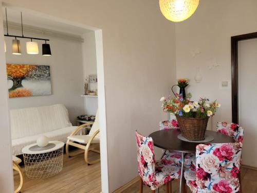 Apartments Tea 944