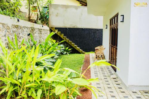 Soluna Residence外面的花园