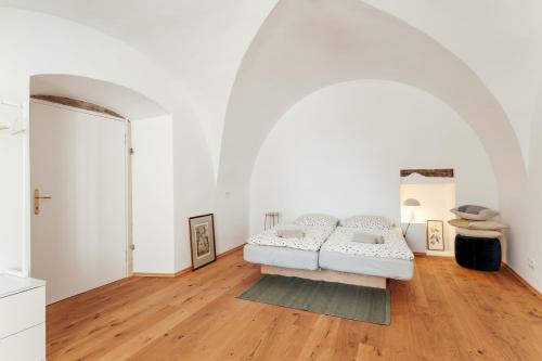 Ένα ή περισσότερα κρεβάτια σε δωμάτιο στο Gewölbezimmer am Hauptplatz 28