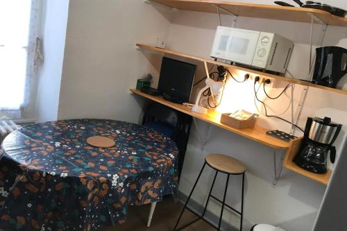 Kuchyň nebo kuchyňský kout v ubytování L'Idéal en Charteuse