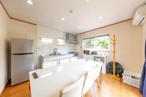 Kuchyň nebo kuchyňský kout v ubytování ソレイユ白浜