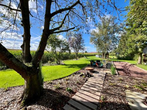 a picnic table and a tree in a park at Appart' Zen & connect in Ennevelin