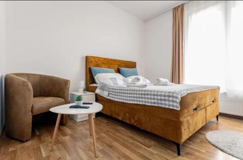 Postel nebo postele na pokoji v ubytování Penthouse Danube Exclusive, Parking, 90m2, Wifi