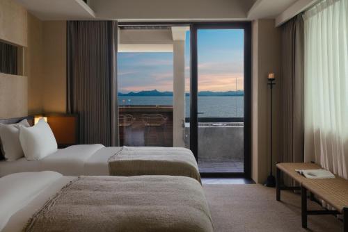 a hotel room with two beds and a view of the ocean at Xi'an seascape meisu-MOMOO Sea in Longgang