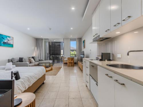 Kuchyň nebo kuchyňský kout v ubytování Coastal Bliss Studio - Santai 224