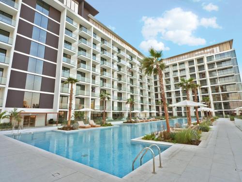 Bright Apartment in JVC with Pool