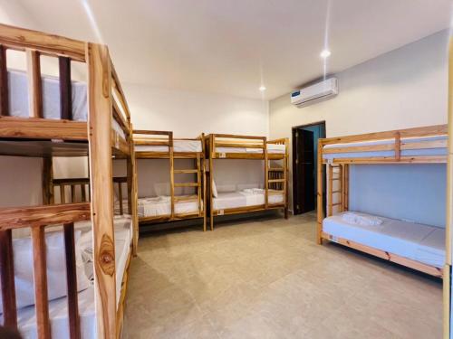 Postel nebo postele na pokoji v ubytování Mkunazini Heritage Hostels