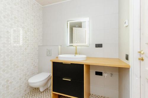 Phòng tắm tại Cozy cottage in Haapsalu Old Town