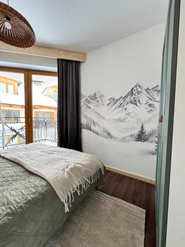 - une chambre avec une fresque murale représentant la montagne dans l'établissement Siwa Skała, à Kościelisko